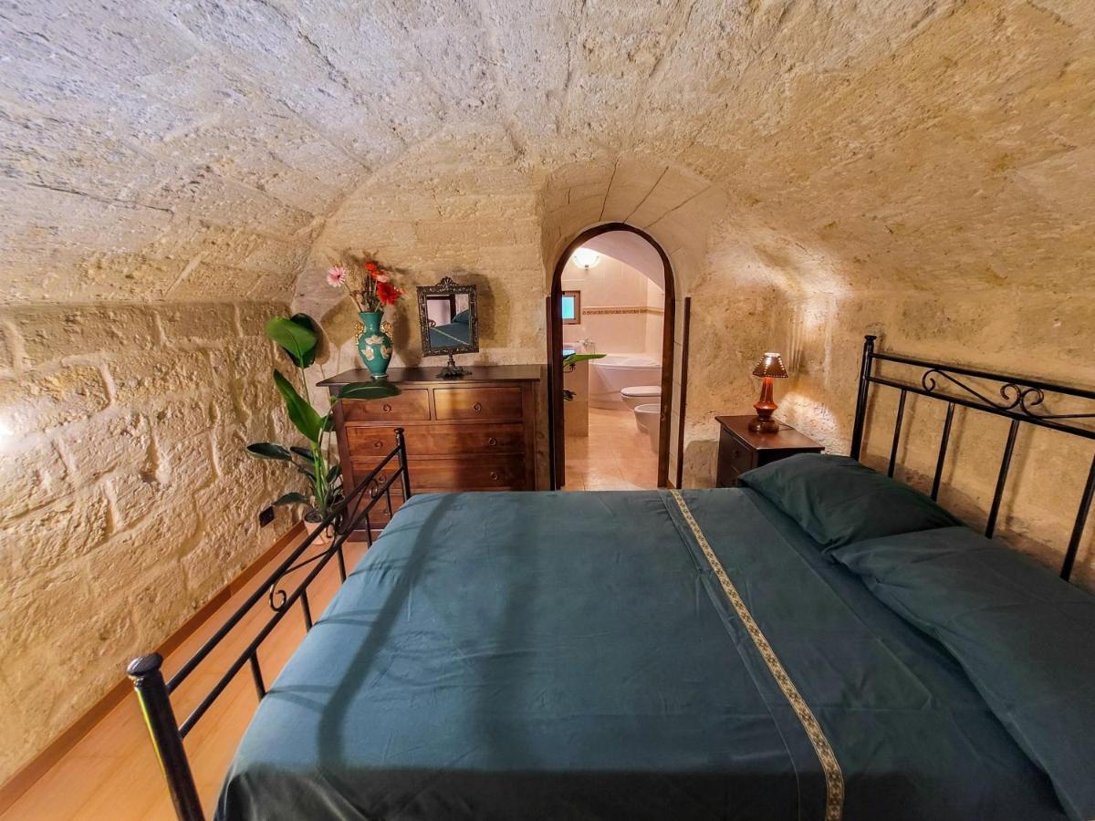 Cozy Classical Residence In The City Center Bari Exteriör bild