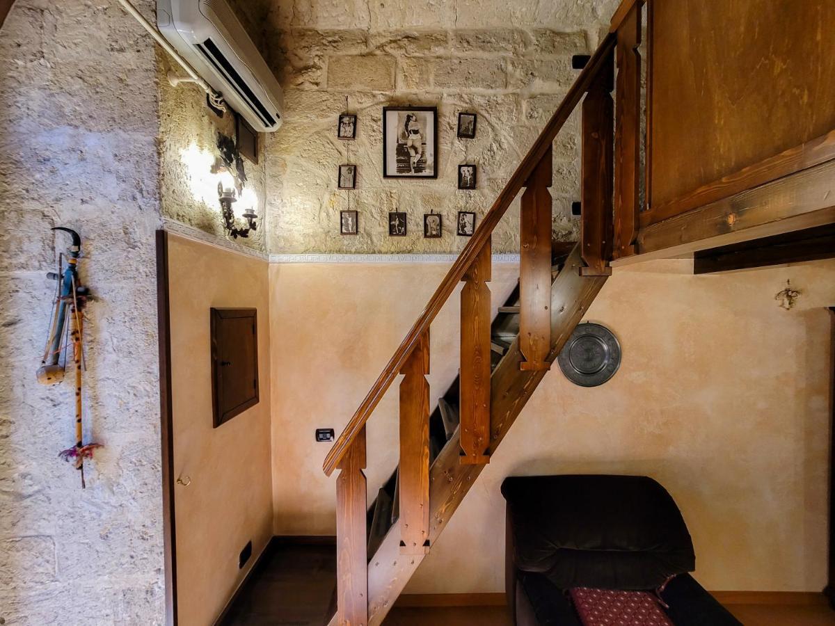 Cozy Classical Residence In The City Center Bari Exteriör bild